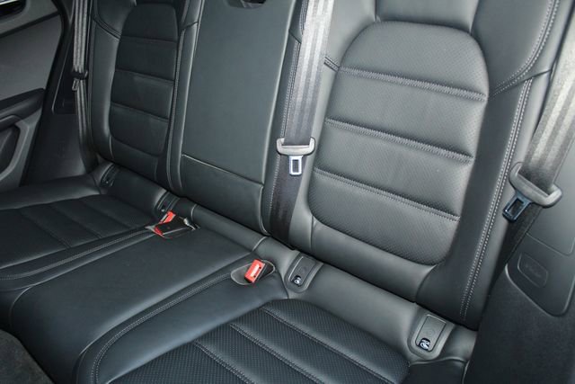 Certified 2026 Porsche Macan Base image 24