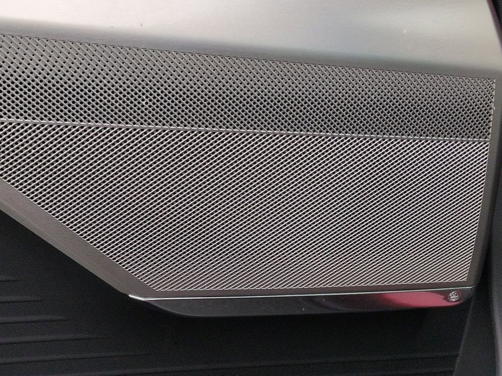 Certified 2026 Cadillac Vistiq Sport image 27