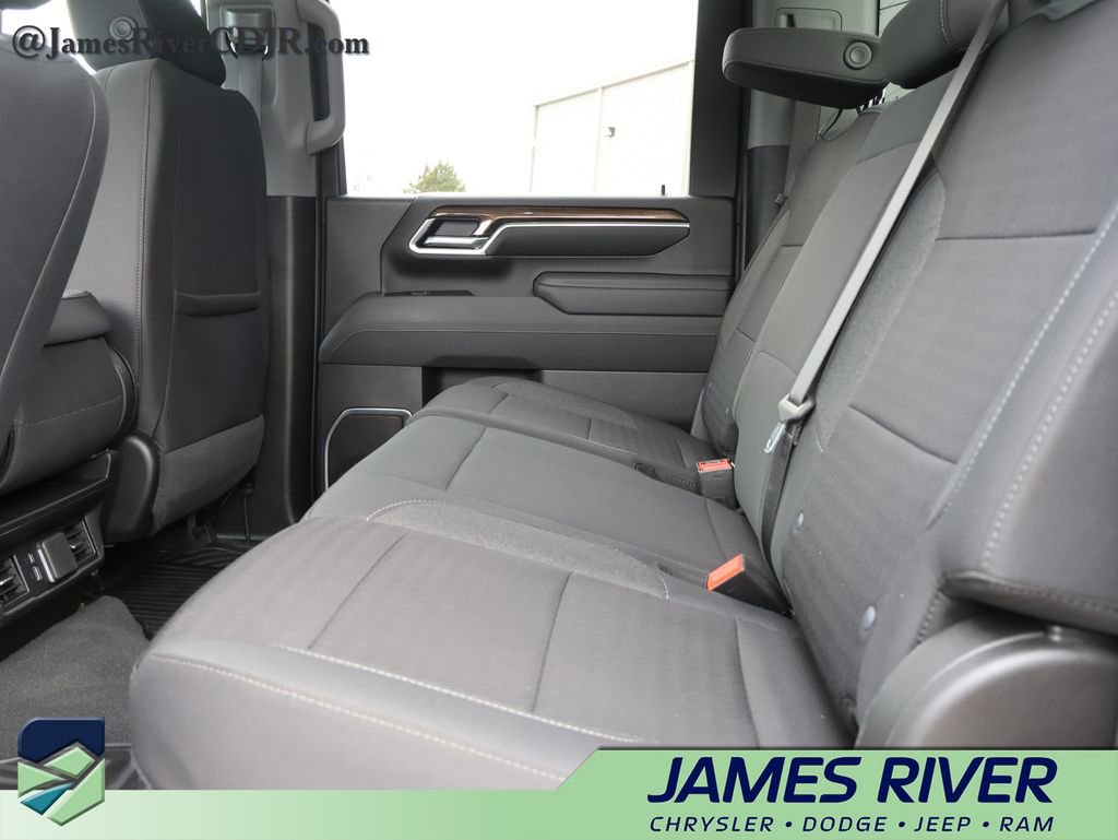 Used 2025 Chevrolet Silverado 2500 LT w/ Convenience Package image 17