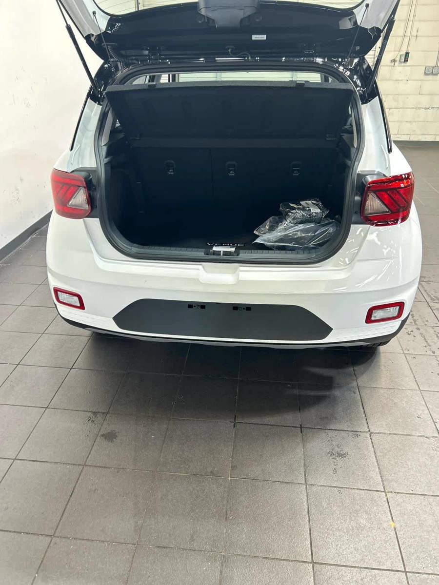 New 2026 Hyundai Venue SEL FWD image 10