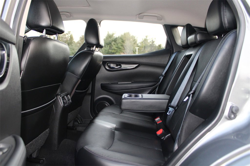 Used 2018 Nissan Rogue Sport SL w/ SL Premium Package image 16