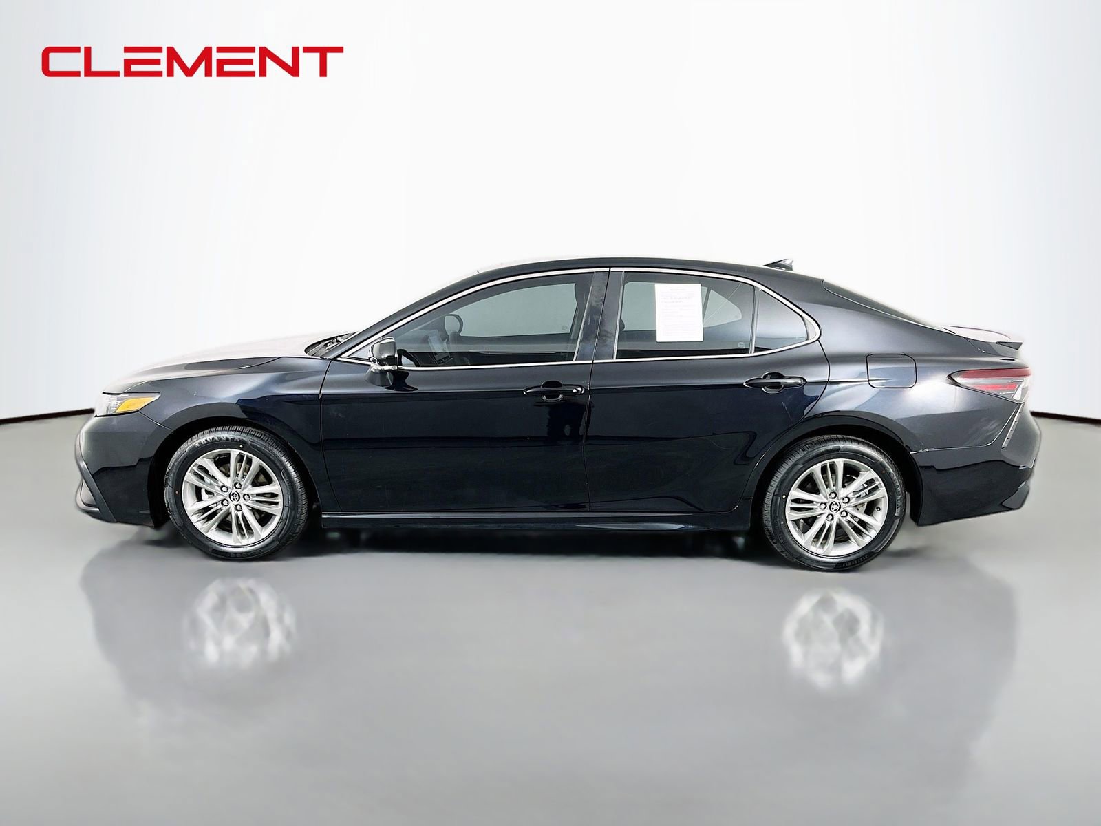 Used 2023 Toyota Camry SE FWD image 5