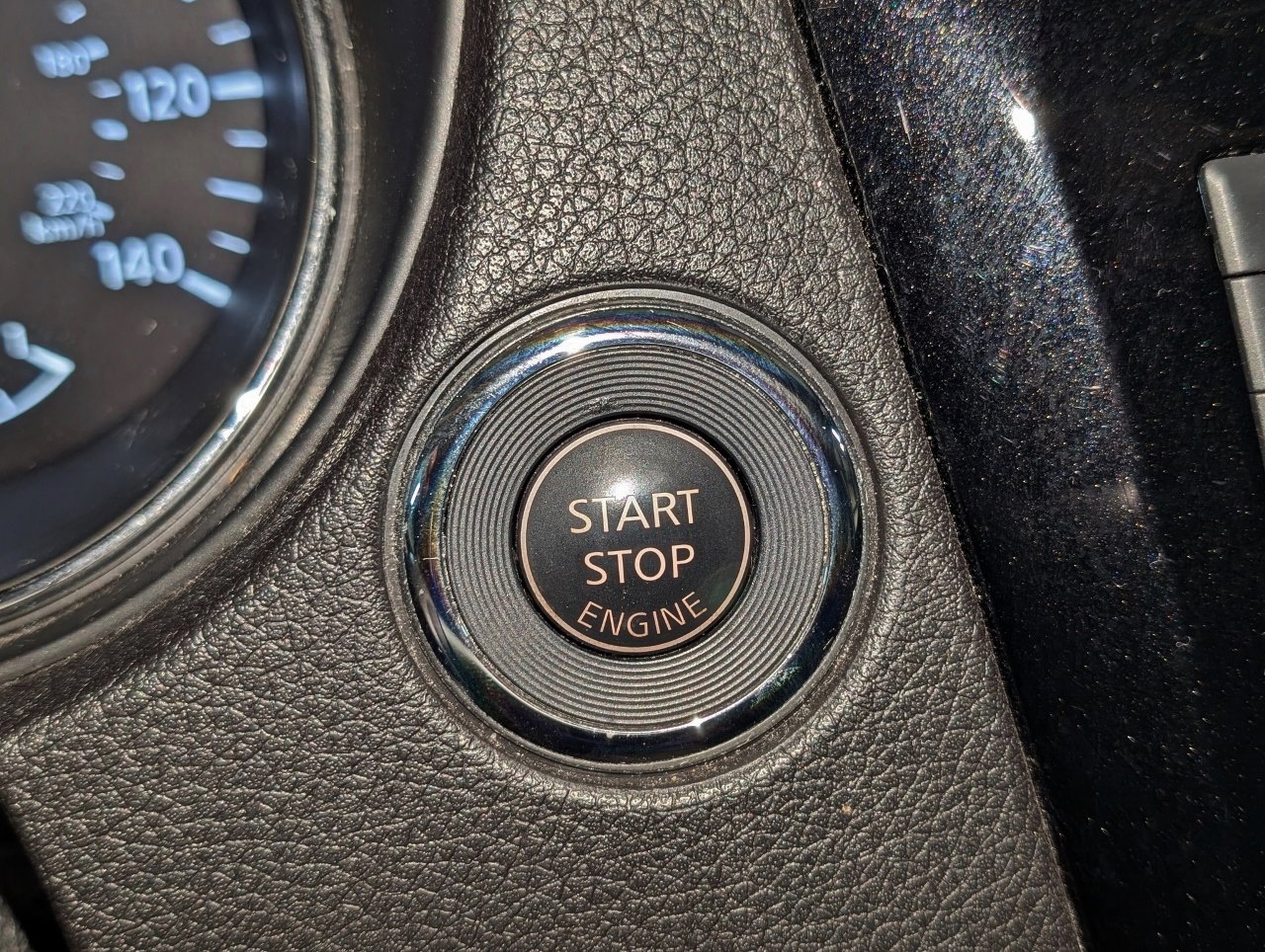 Used 2015 Nissan Rogue SV w/ SV Premium Package image 46