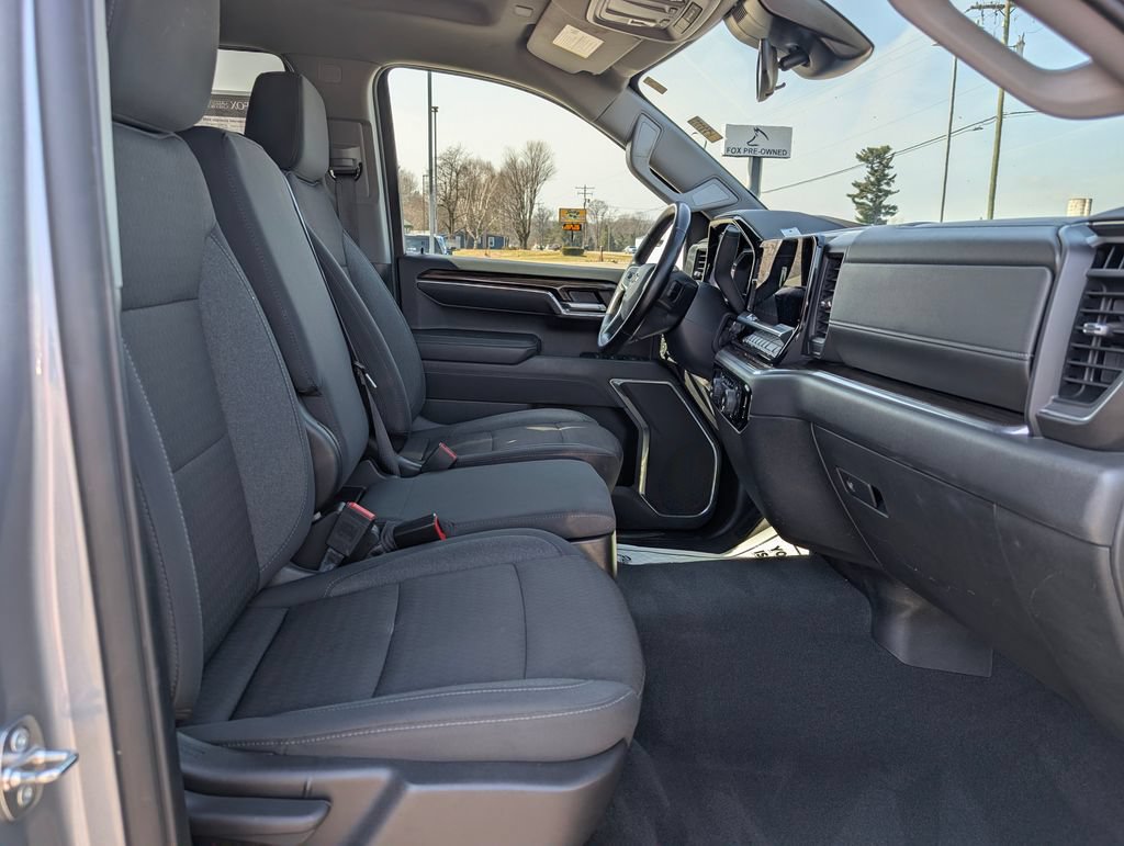 Used 2024 Chevrolet Silverado 1500 LT AWD/4WD image 32