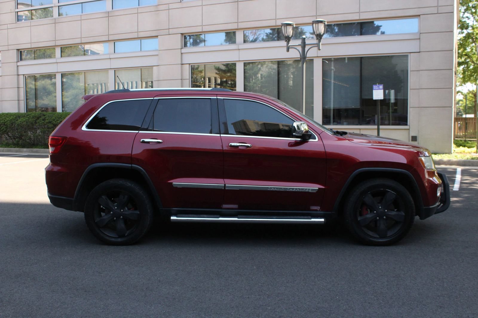Used 2012 Jeep Grand Cherokee Limited w/ Luxury Group II AWD/4WD image 6
