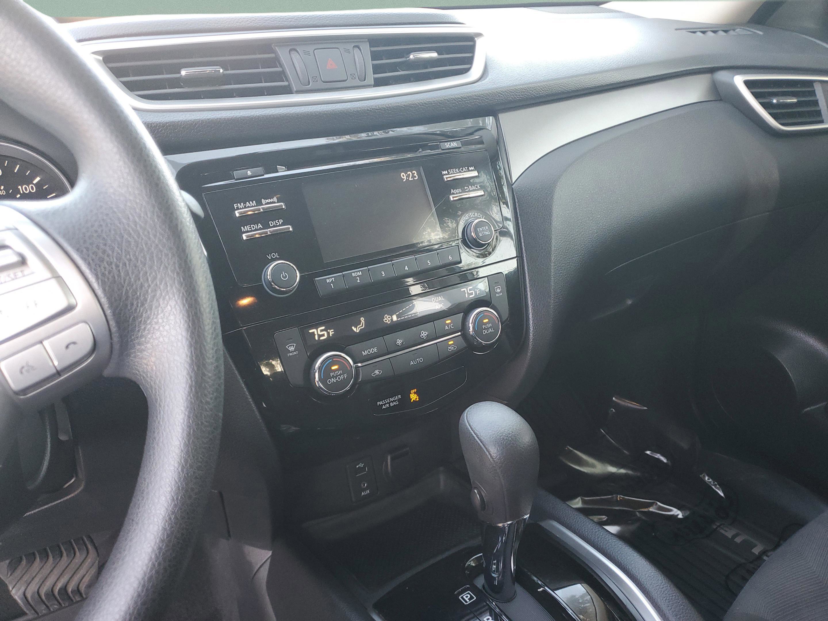 Used 2016 Nissan Rogue SV image 27