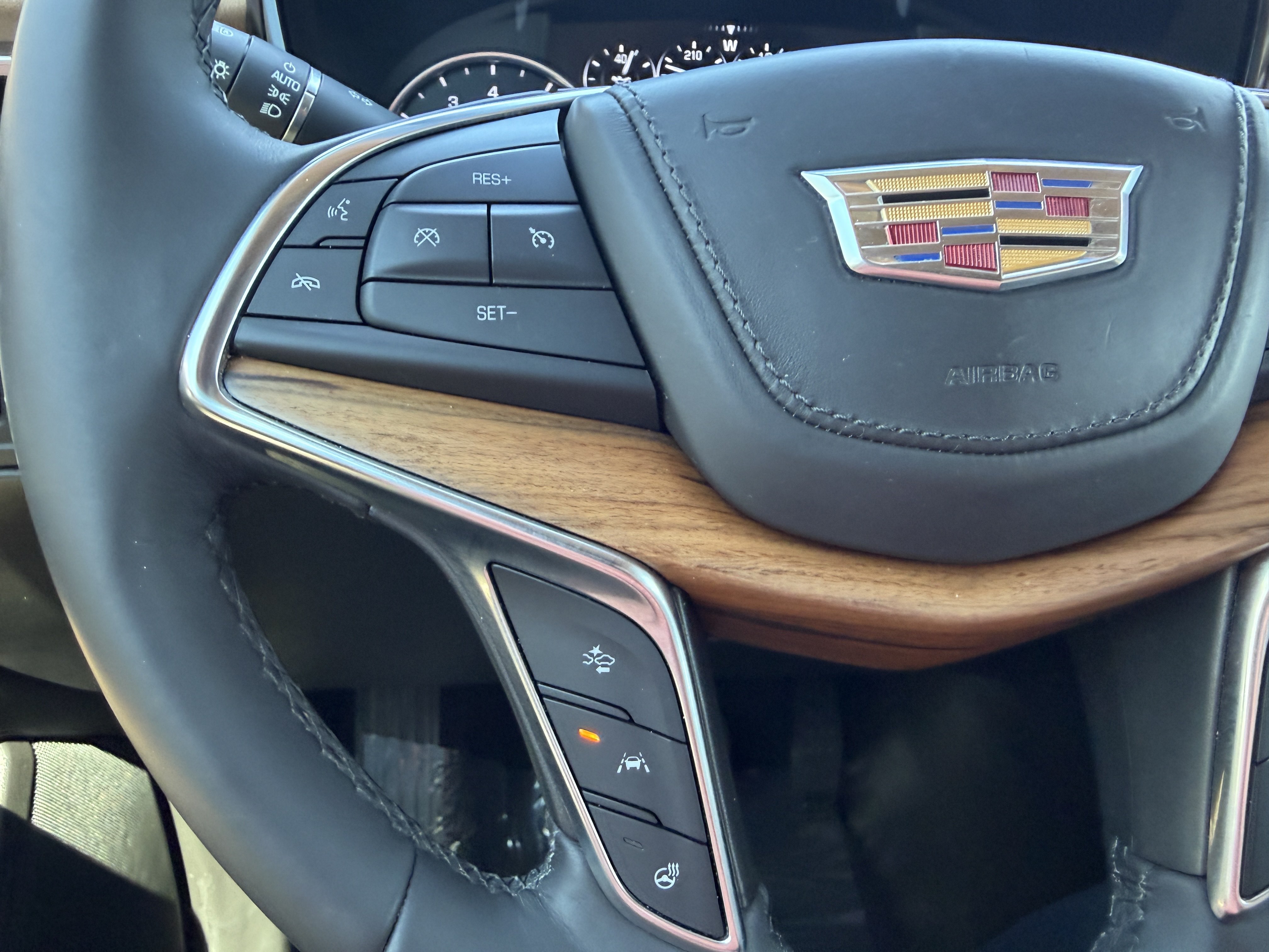 Used 2018 Cadillac XT5 Platinum w/ Driver Assist Package AWD/4WD image 28