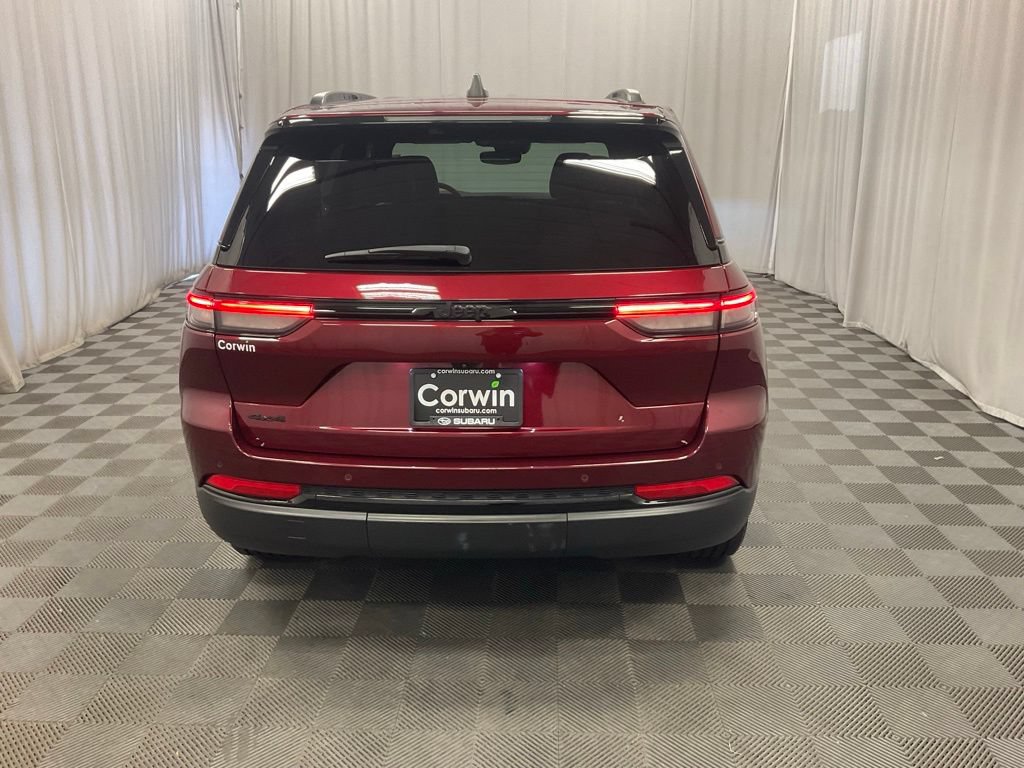 Used 2024 Jeep Grand Cherokee Altitude AWD/4WD image 5