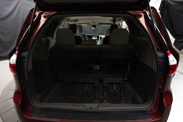 Used 2020 Toyota Sienna L FWD image 16