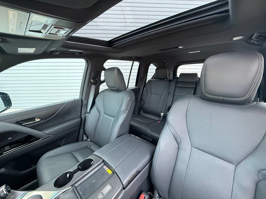 Used 2022 Lexus LX 600 4WD w/ Appearance Package image 32