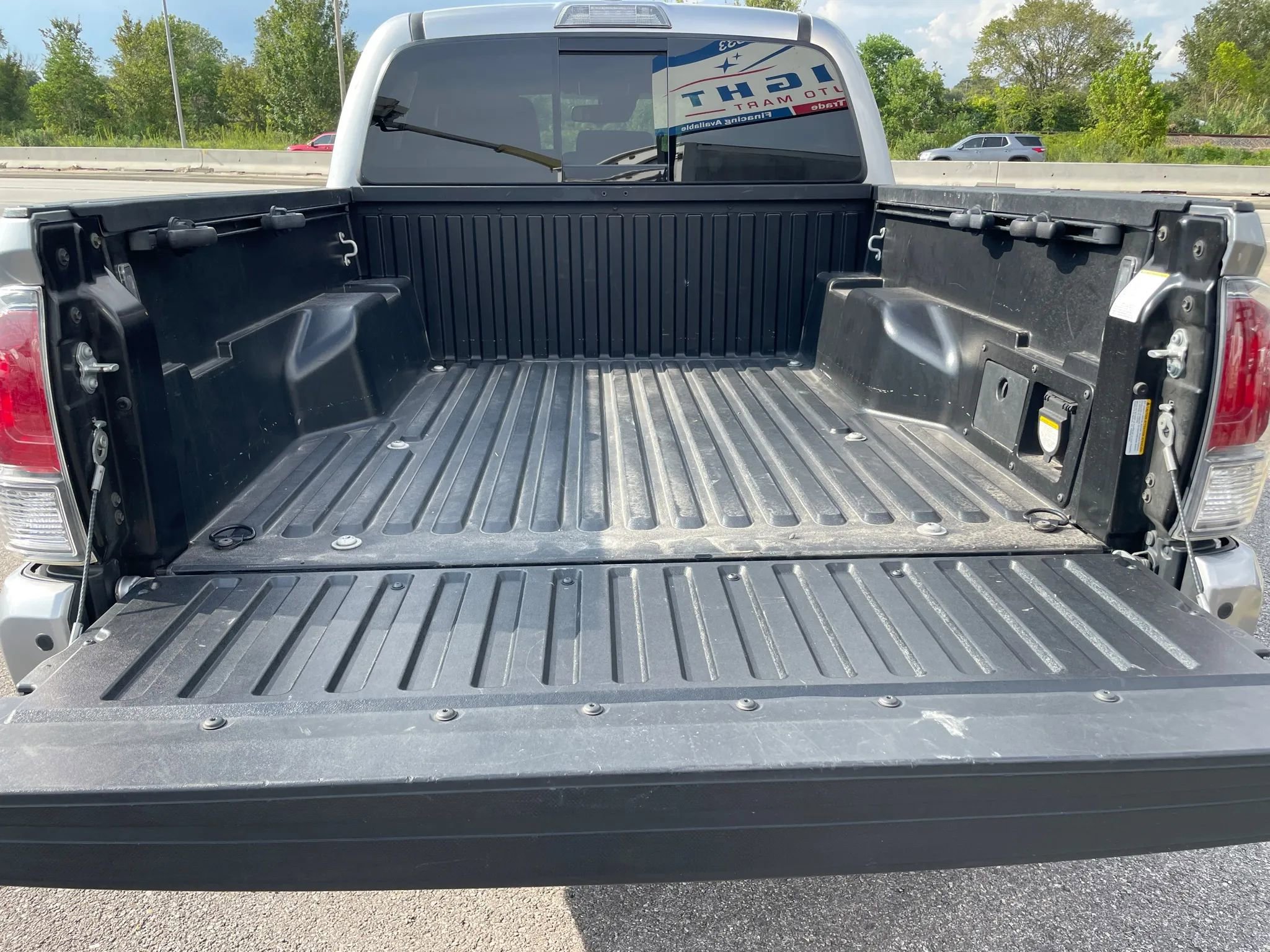 Used 2021 Toyota Tacoma TRD Sport w/ Technology Package image 13
