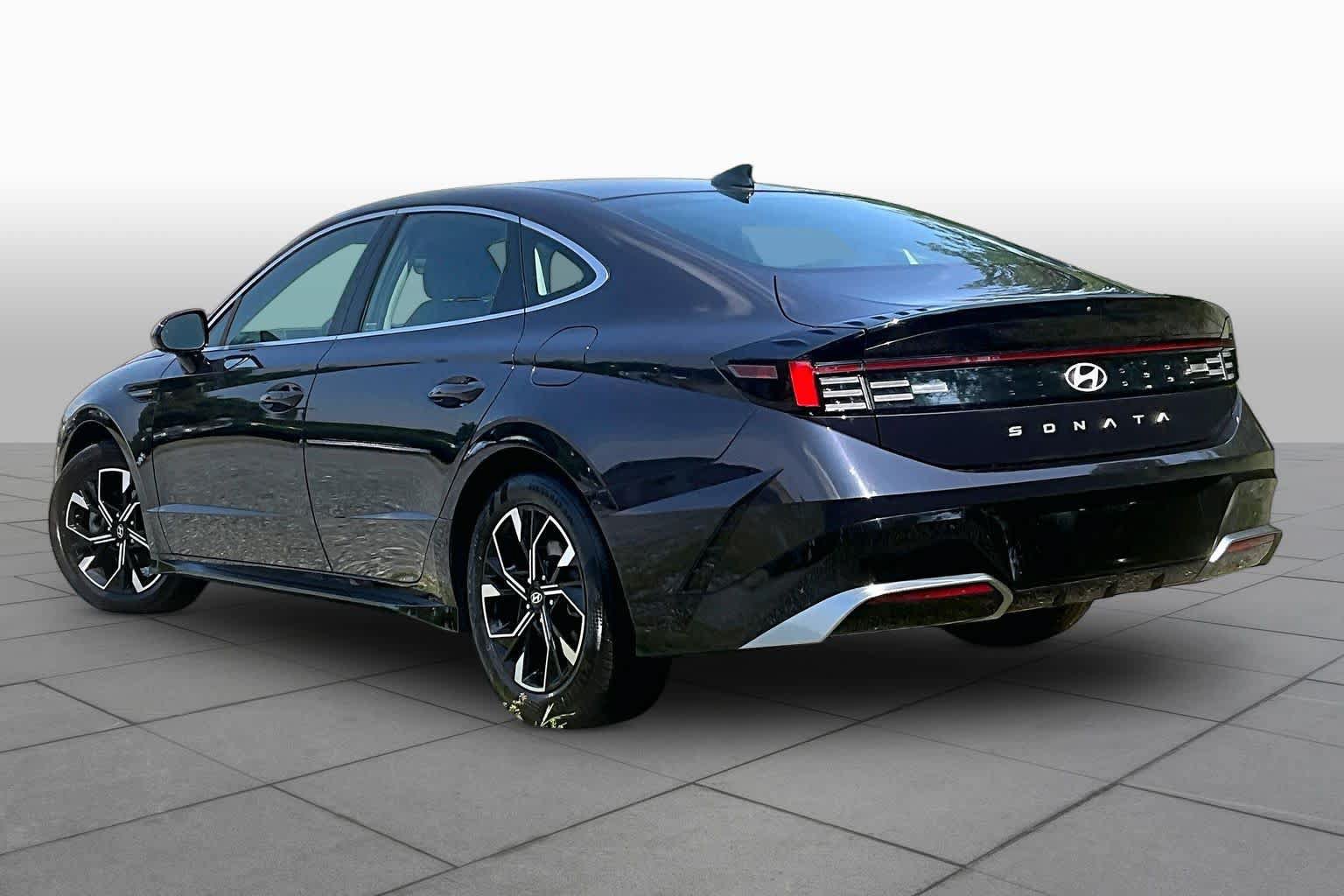 Used 2025 Hyundai Sonata SEL FWD image 12