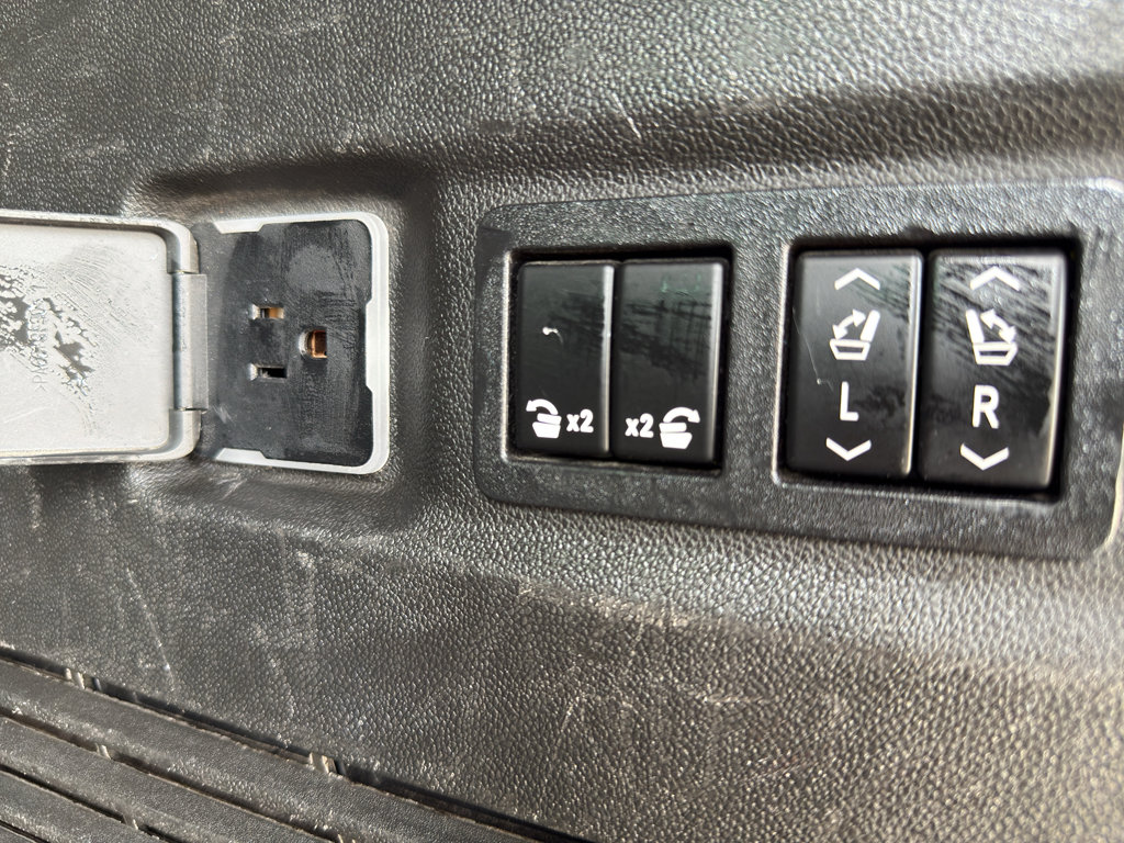 Used 2022 Chevrolet Suburban Z71 w/ Z71 Off-Road Package image 51