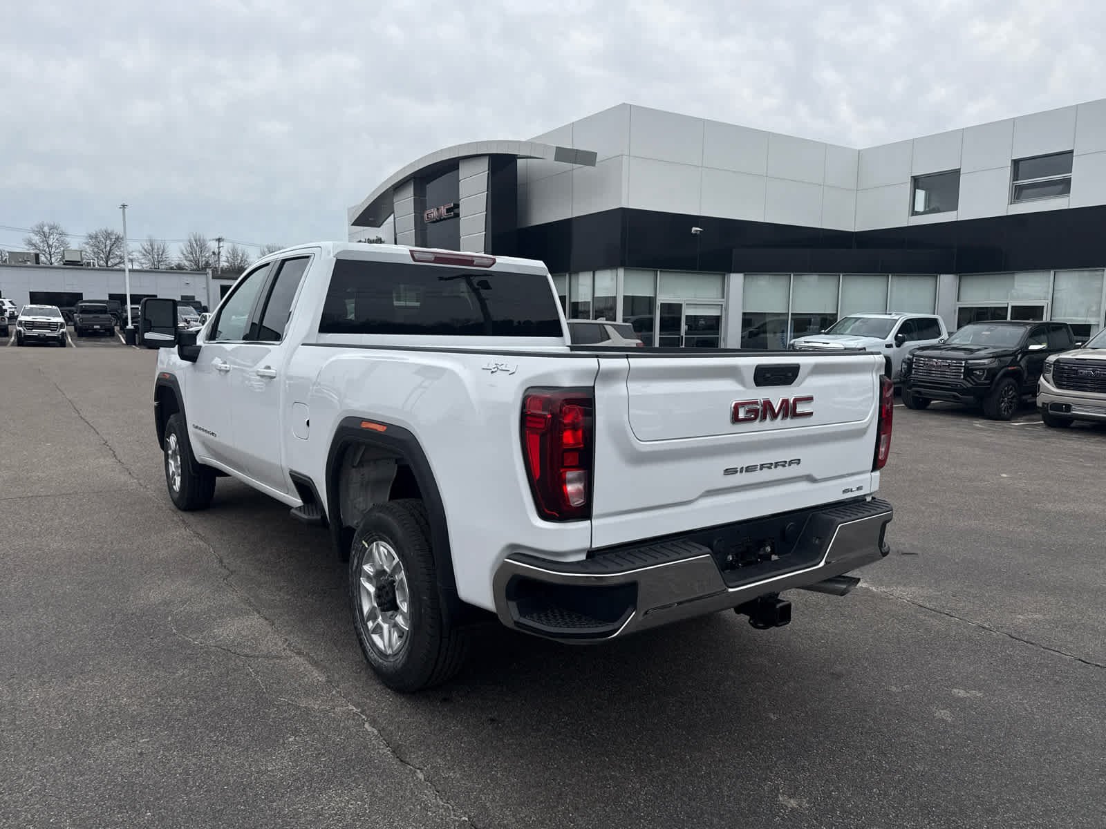New 2026 GMC Sierra 2500 SLE w/ Snow Plow Prep/Camper Package AWD/4WD image 3