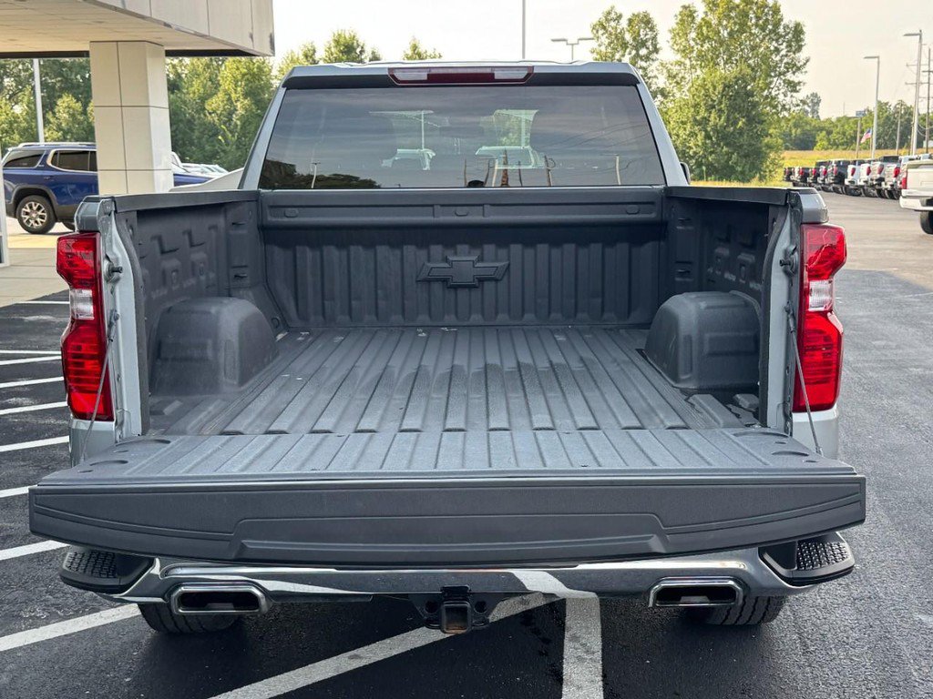 Used 2024 Chevrolet Silverado 1500 LT w/ Z71 Off-Road Package AWD/4WD image 7
