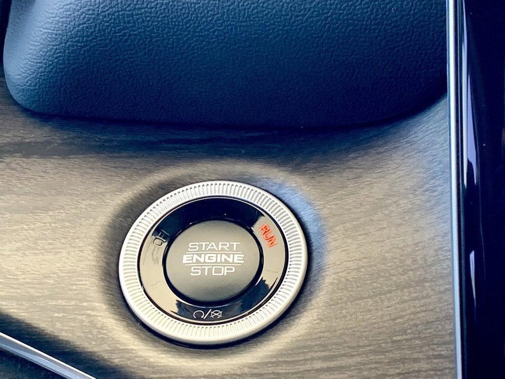 Used 2025 Jeep Grand Cherokee Limited image 37