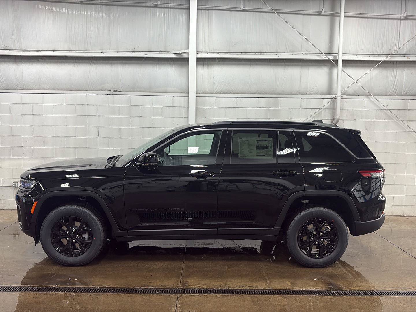 New 2026 Jeep Grand Cherokee Altitude AWD/4WD image 39