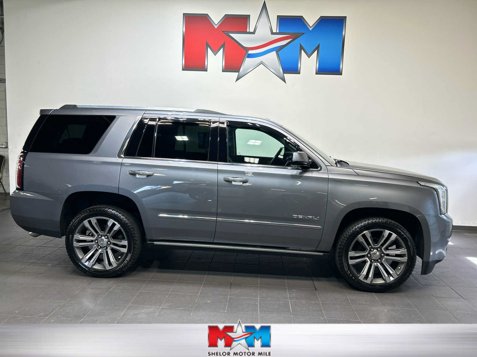 Used 2020 GMC Yukon Denali w/ Denali Premium Package AWD/4WD image 1