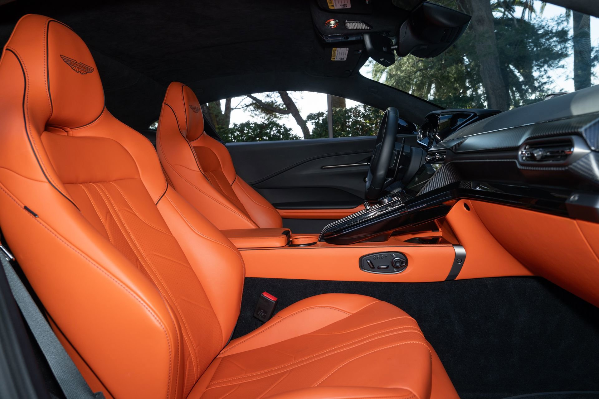 Used 2025 Aston Martin V8 Vantage Coupe image 21