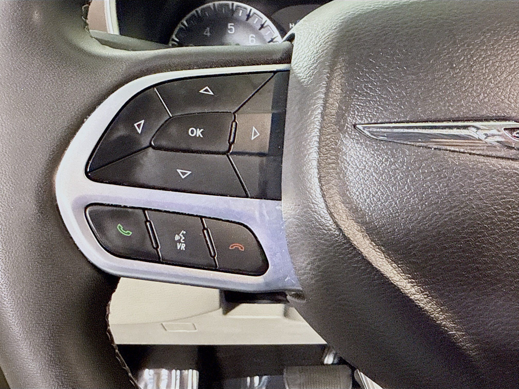 Used 2023 Chrysler Voyager LX FWD image 14