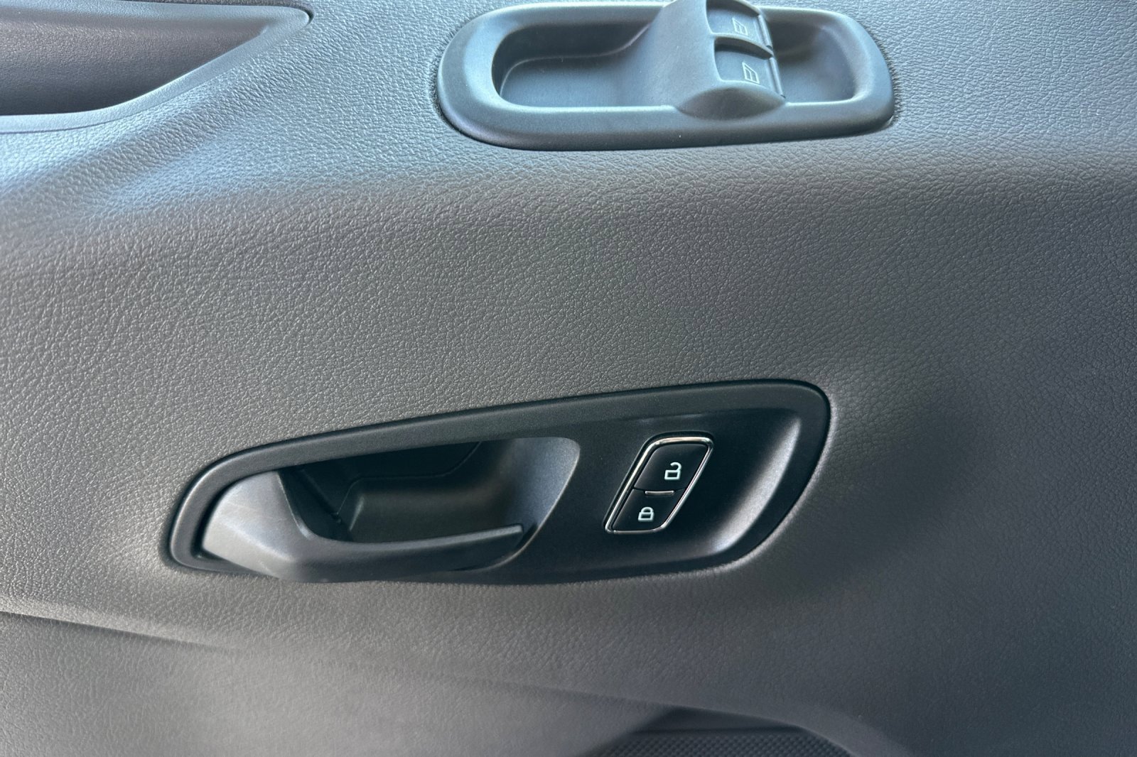 New 2025 Ford Transit 250 148 Medium Roof image 11