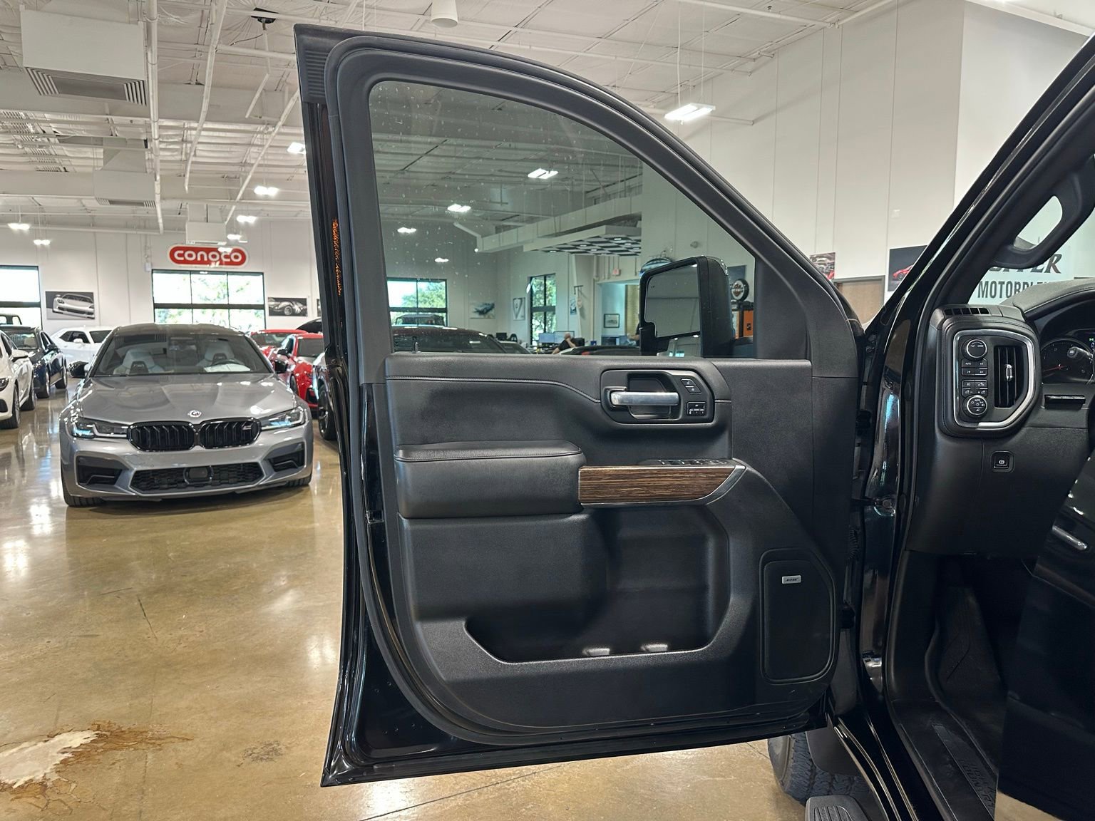Used 2021 Chevrolet Silverado 3500 High Country image 9
