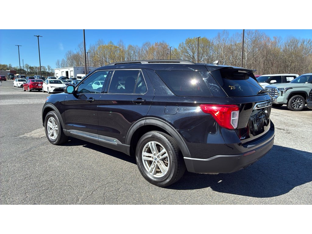 Used 2023 Ford Explorer XLT image 5