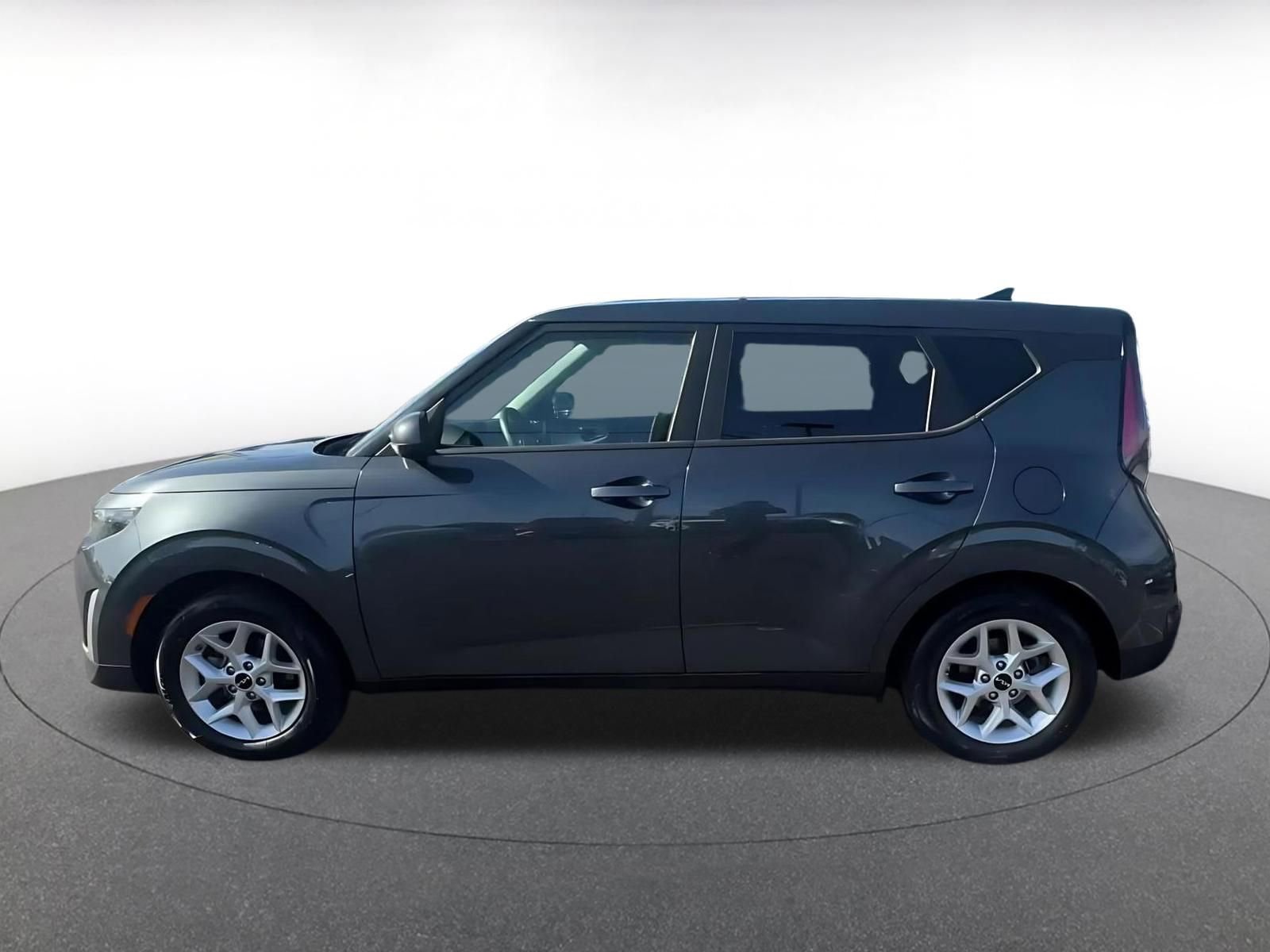 Used 2025 Kia Soul LX w/ LX Technology Package FWD image 9