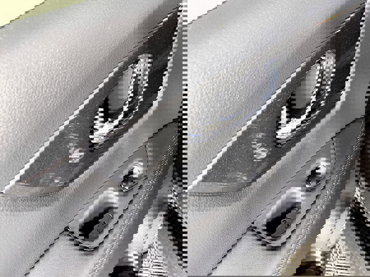 Used 2018 Nissan Rogue SV image 30