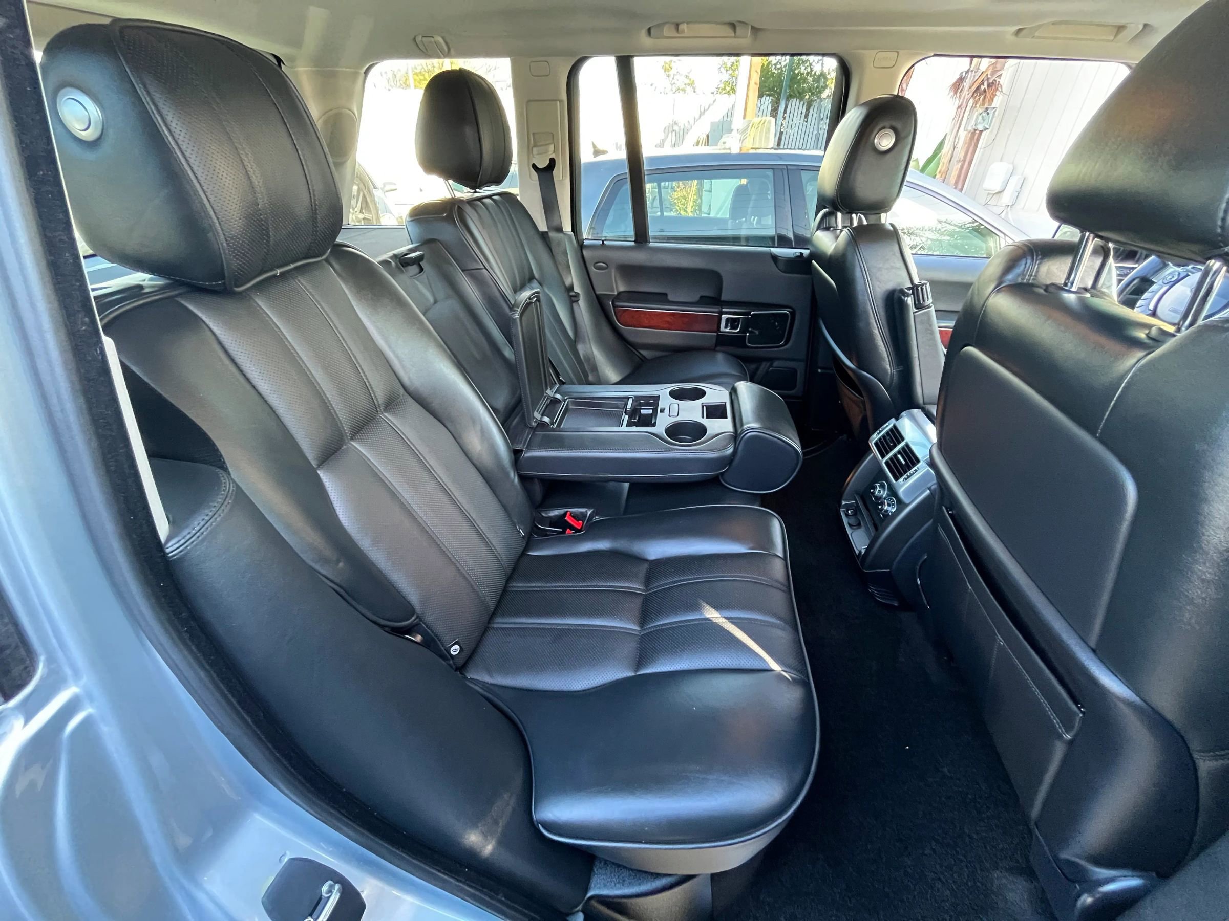 Used 2011 Land Rover Range Rover HSE AWD/4WD image 17