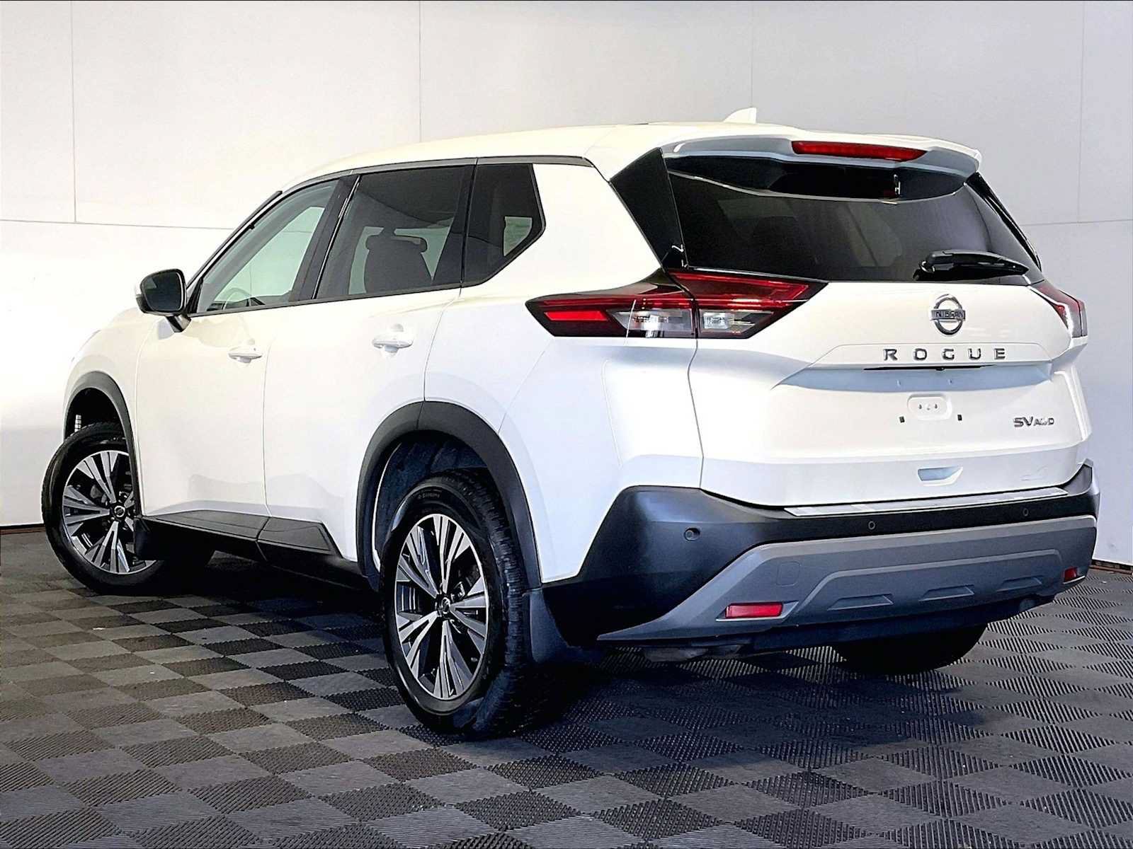 Used 2021 Nissan Rogue SV AWD/4WD image 3