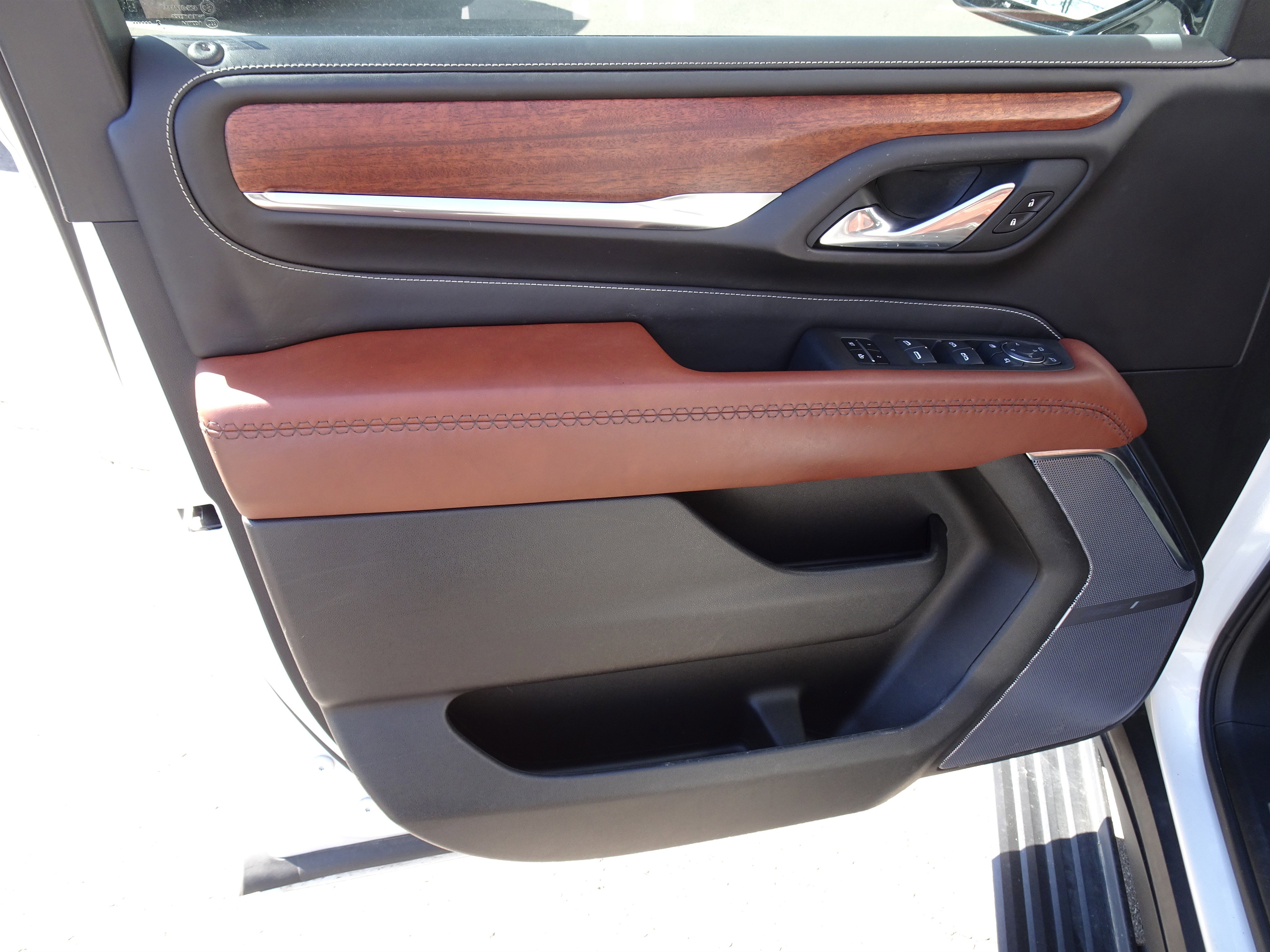 Used 2023 GMC Yukon Denali Ultimate image 13