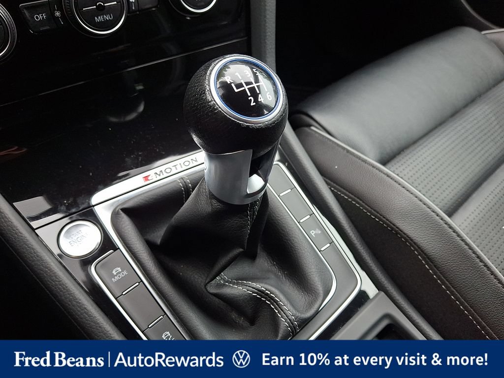 Used 2018 Volkswagen Golf R 4-Door AWD/4WD image 19