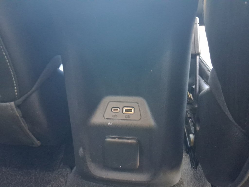 Used 2022 Buick Envision Avenir w/ Safety Package FWD image 17