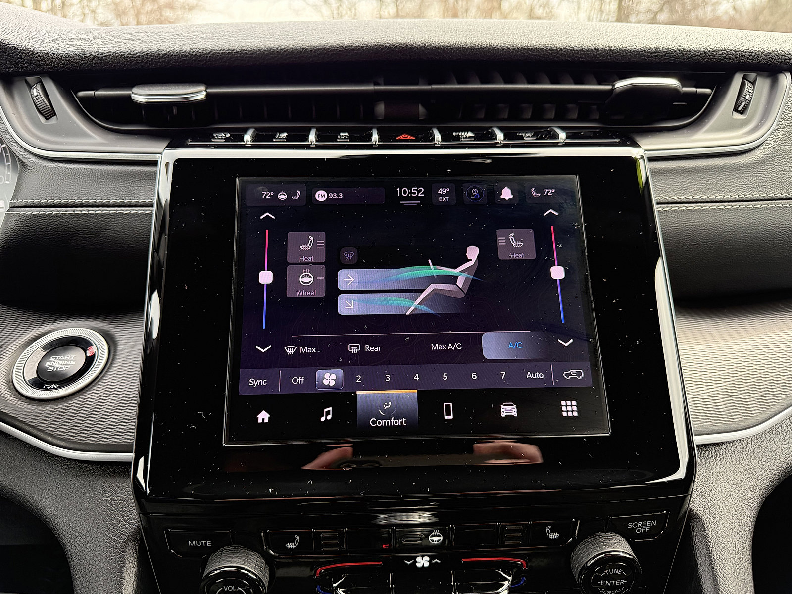 Used 2025 Jeep Grand Cherokee Altitude image 21