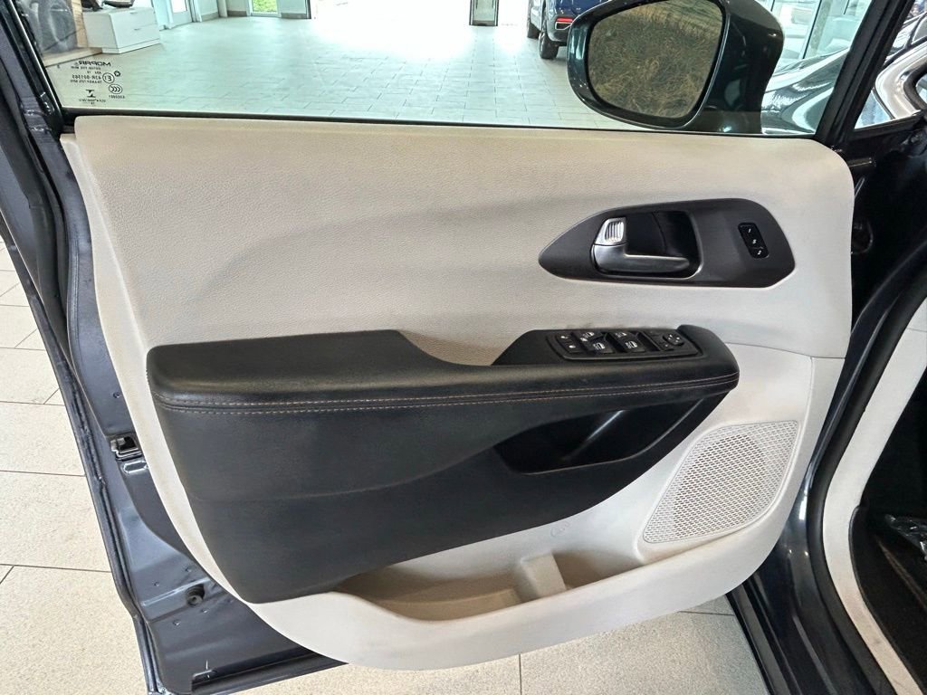 Used 2020 Chrysler Pacifica Touring-L Plus FWD image 53
