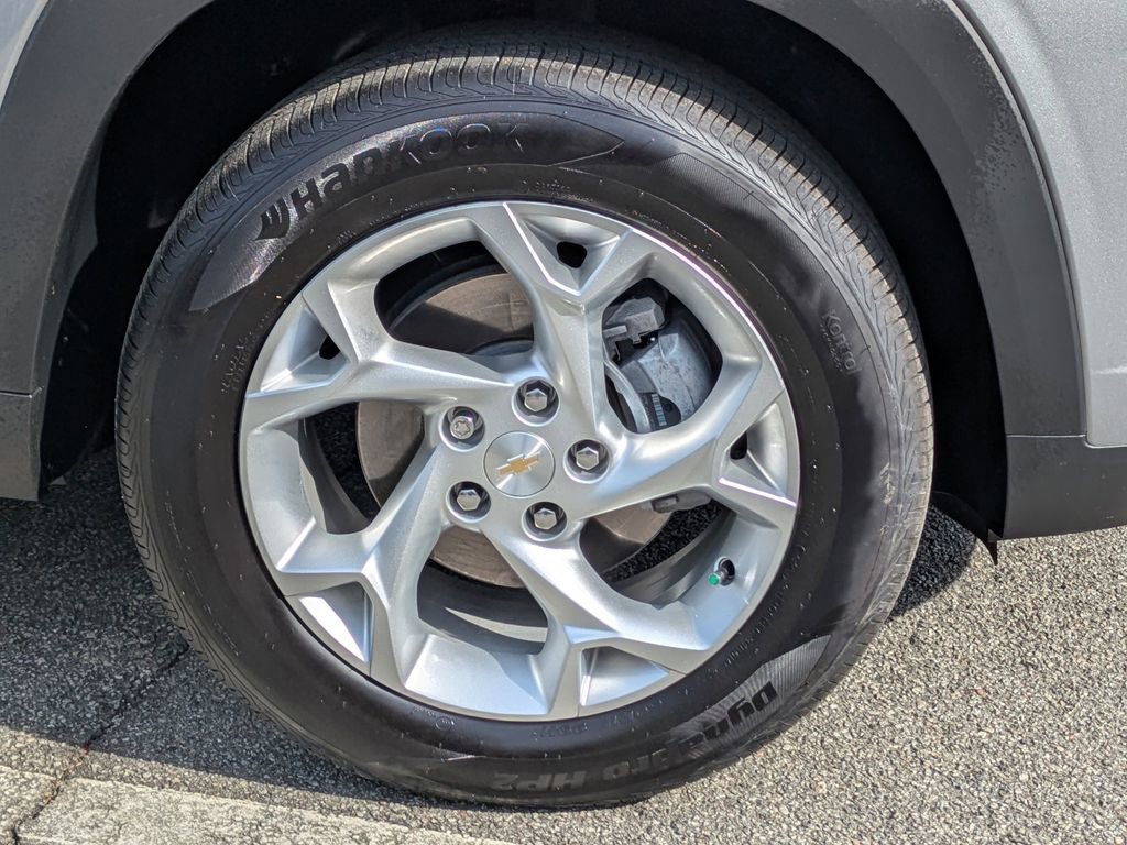 Used 2025 Chevrolet Trax LS w/ LS Convenience Package image 12