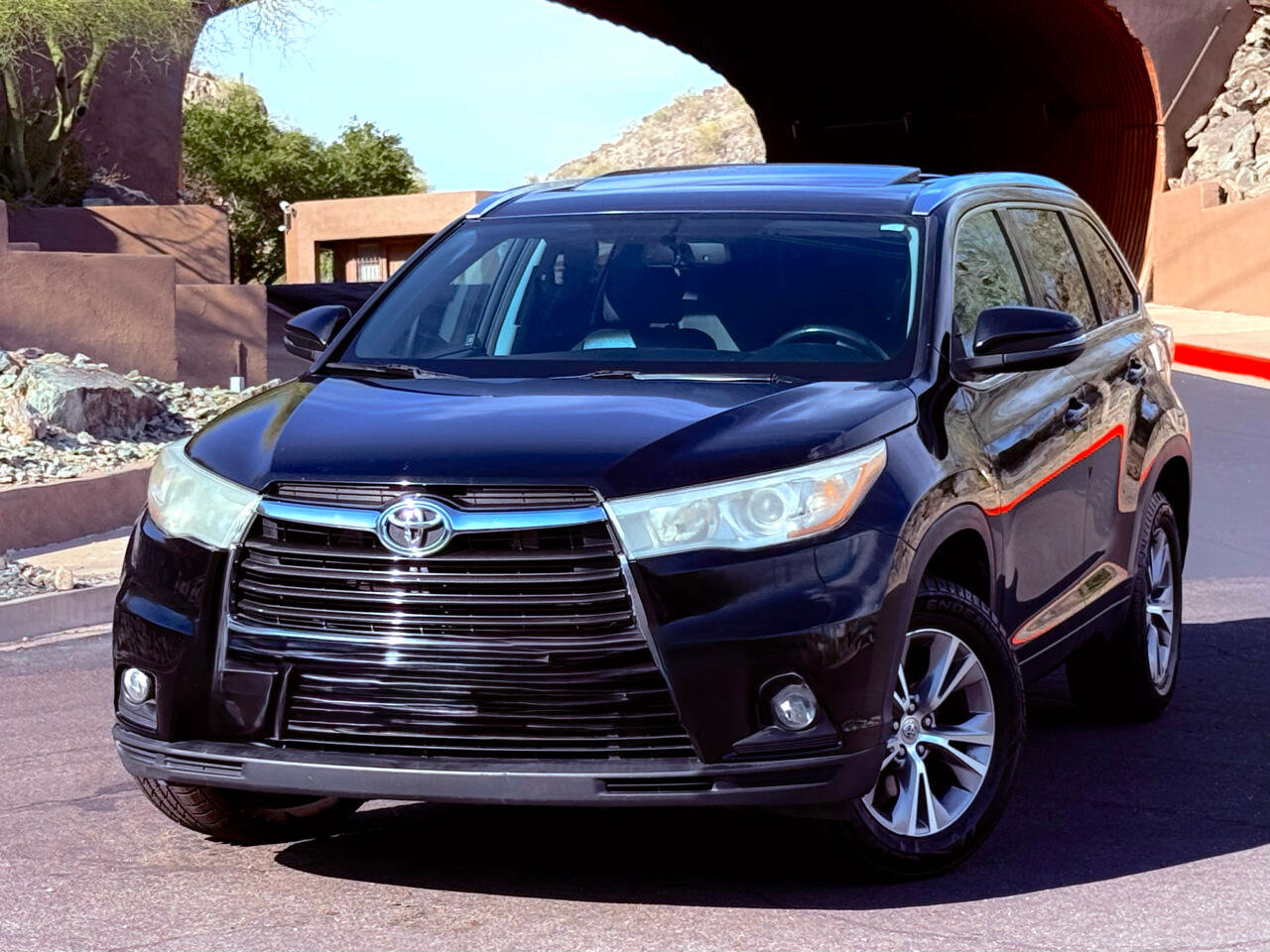 Used 2015 Toyota Highlander XLE image 2