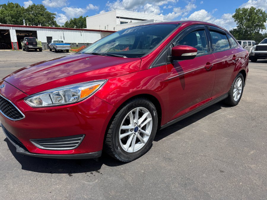 Used 2017 Ford Focus SE w/ Cold Weather Package FWD image 9