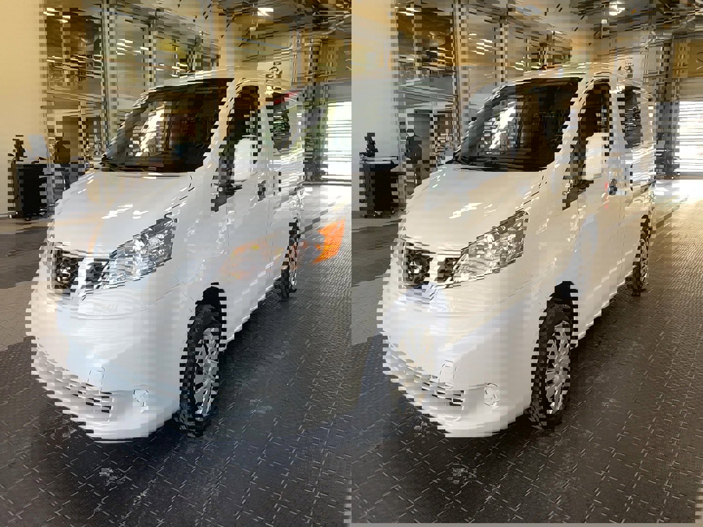 Used 2021 Nissan NV200 SV w/ Sliding Door Glass Package image 3