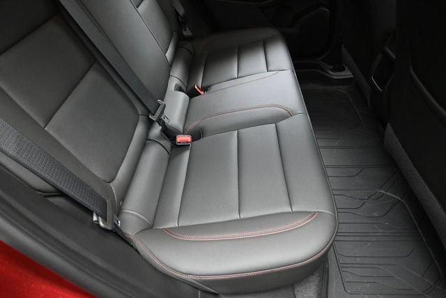 Used 2025 Chevrolet Trax RS FWD image 28