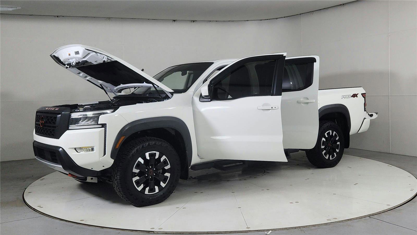 Used 2022 Nissan Frontier PRO-4X w/ Off-Road Protection Package image 10