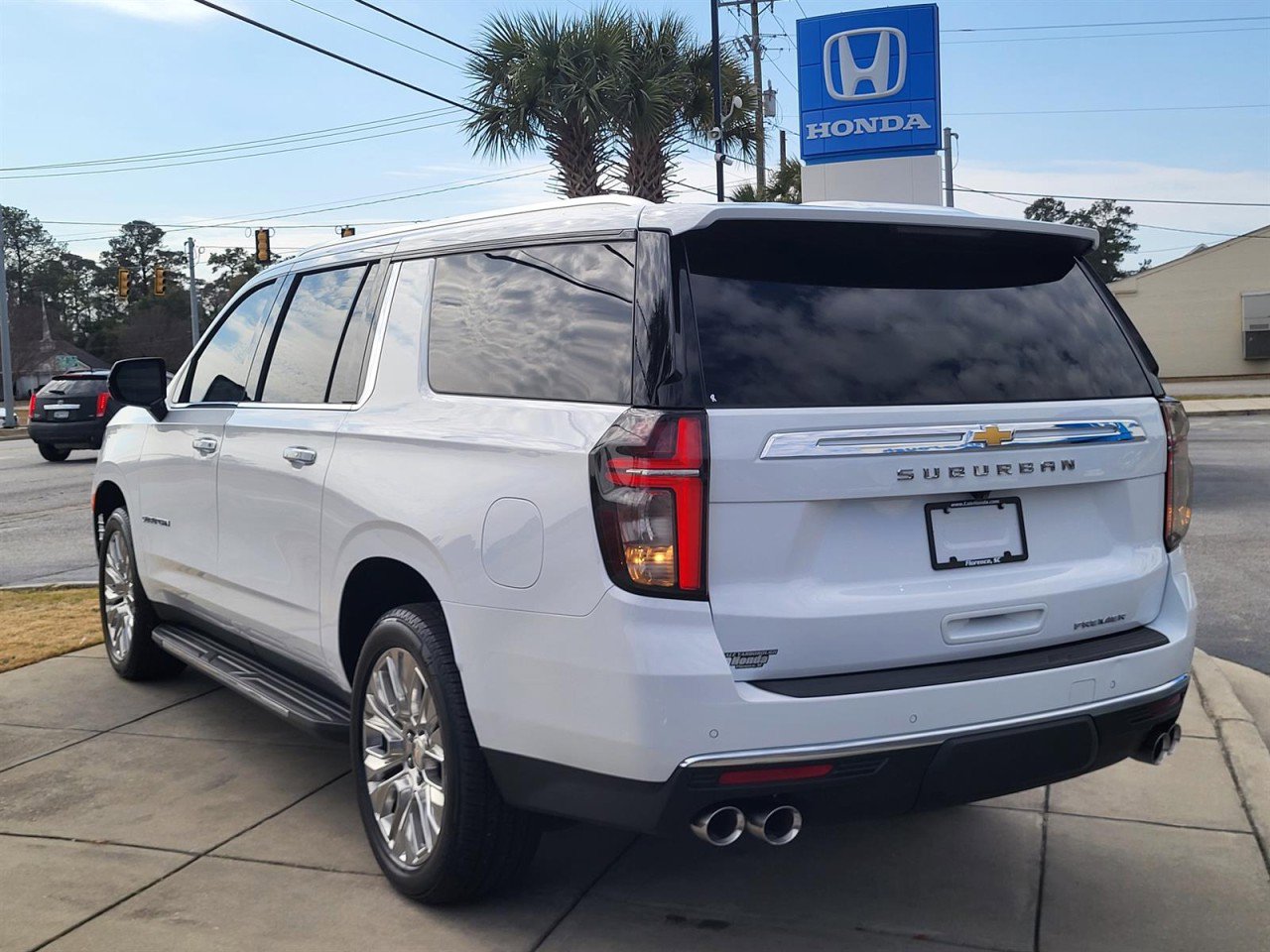 Used 2024 Chevrolet Suburban Premier image 6