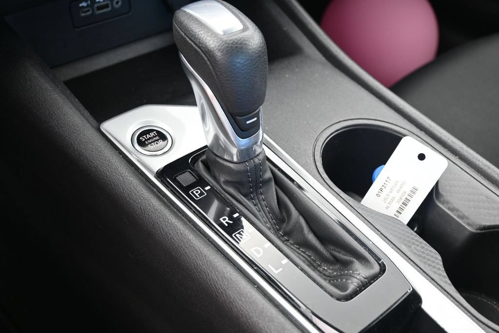 Used 2025 Nissan Altima 2.5 SV FWD image 21
