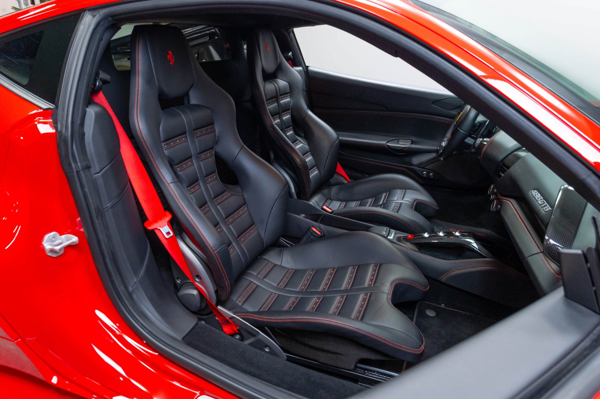 Used 2018 Ferrari 488 GTB RWD image 33