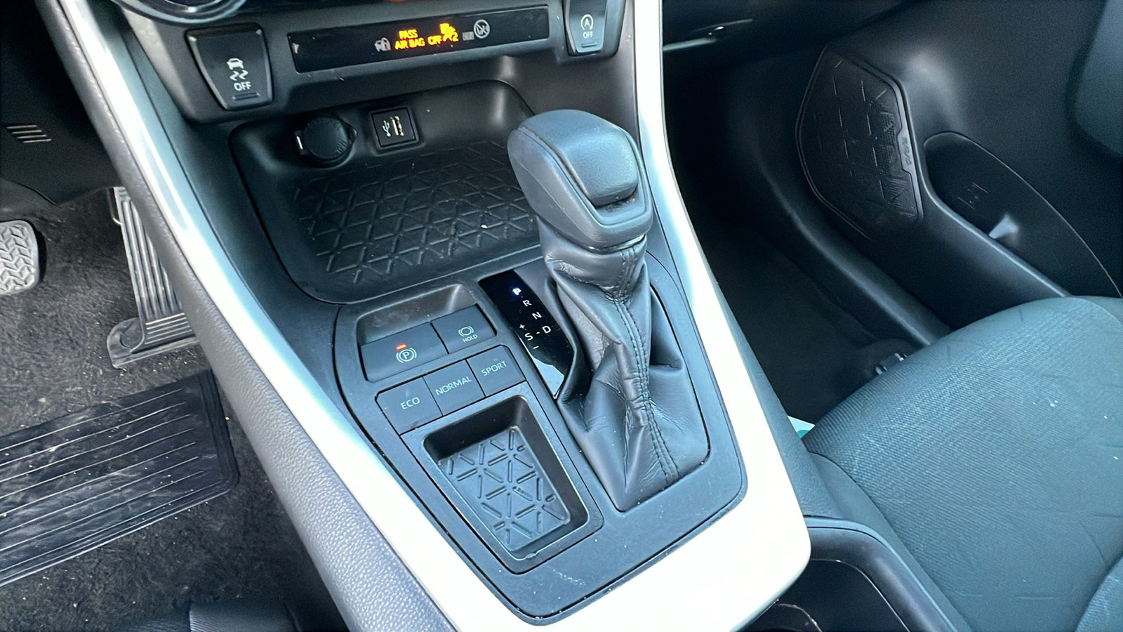 Used 2023 Toyota RAV4 XLE image 30