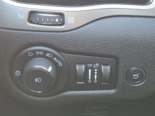 Used 2021 Jeep Cherokee Limited image 10