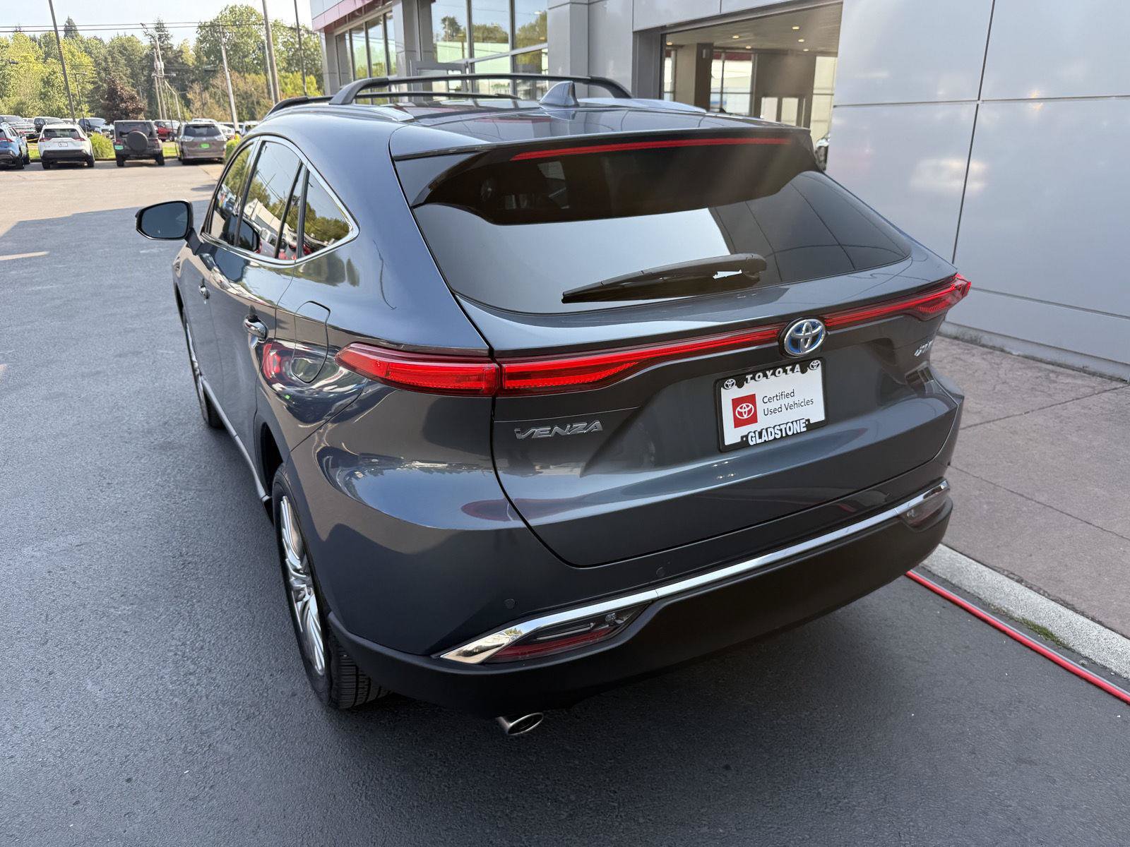 Certified 2024 Toyota Venza XLE AWD/4WD image 5