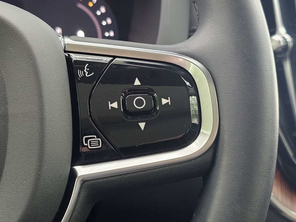 Certified 2023 Volvo XC60 B5 Ultimate w/ Climate Package FWD image 28