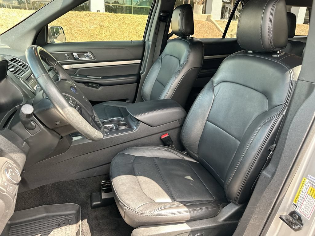 Used 2018 Ford Explorer XLT w/ Equipment Group 202A FWD image 8